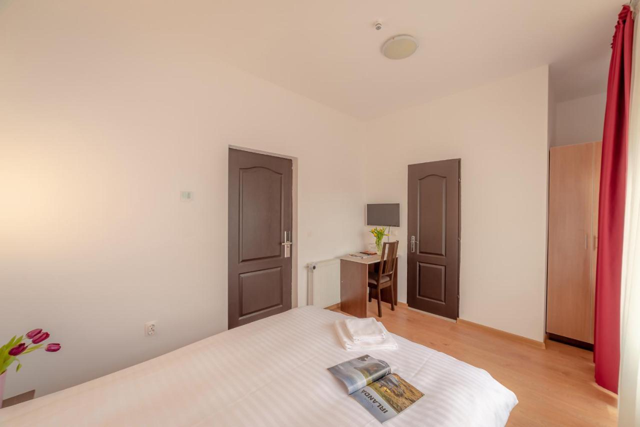Pension Cluj Bagian luar foto